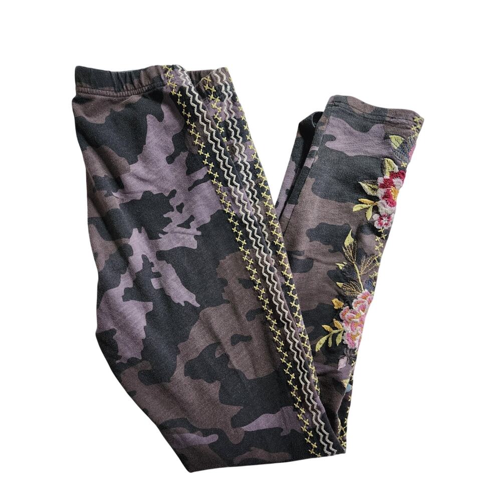 Johnny Was JW Los Angeles Camouflage Embroidered Leggings Small Boho Pants